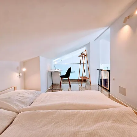 Luxury Loft Apartment *